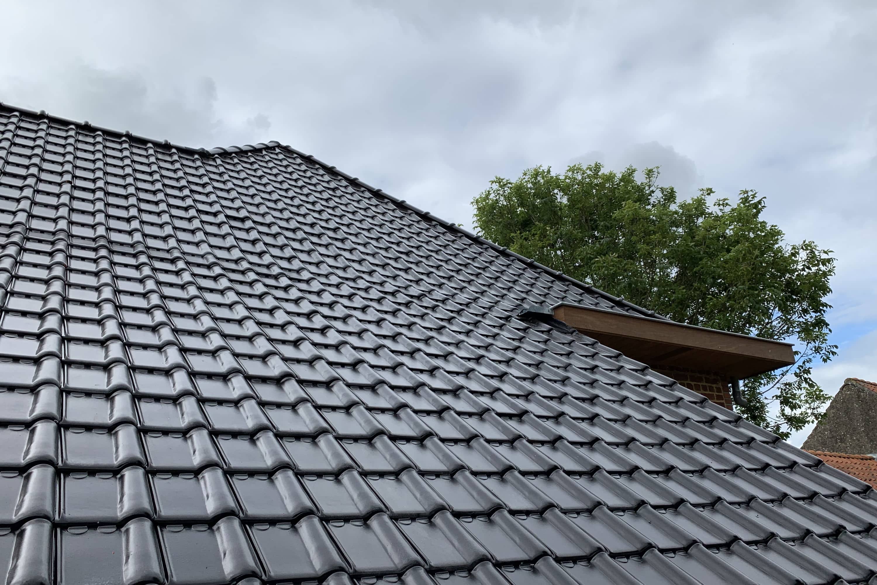 keramische dakpannen zwart